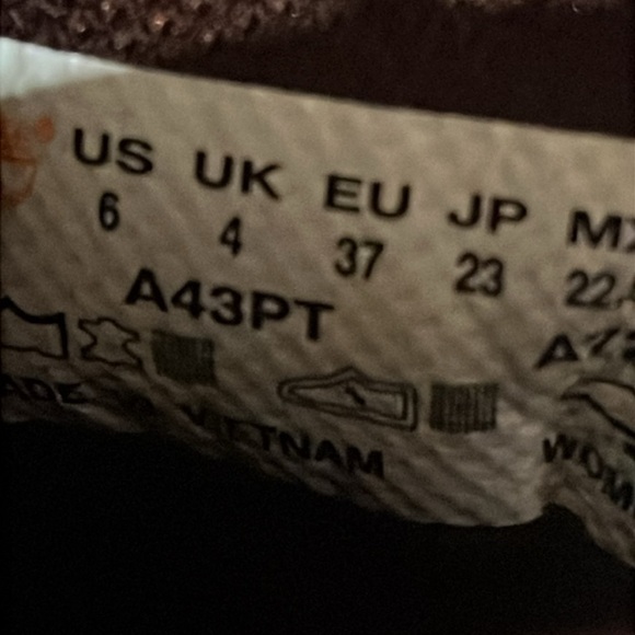 Timberland Women’s Skyla Bay size 6 Burgundy Suede Sneaker Boot - Picture 9 of 13